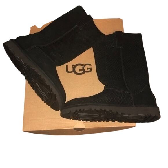 NEW UGG TALL BLACK LEATHER PERFORATED LEATHER BOOT SZ 5 Woman’s or 3.5 big girls - Picture 3 of 10